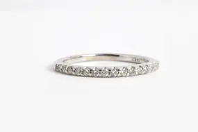 14k White Gold 0.14ctw Diamond Wedding Band Size 5.25 (1.80g.)