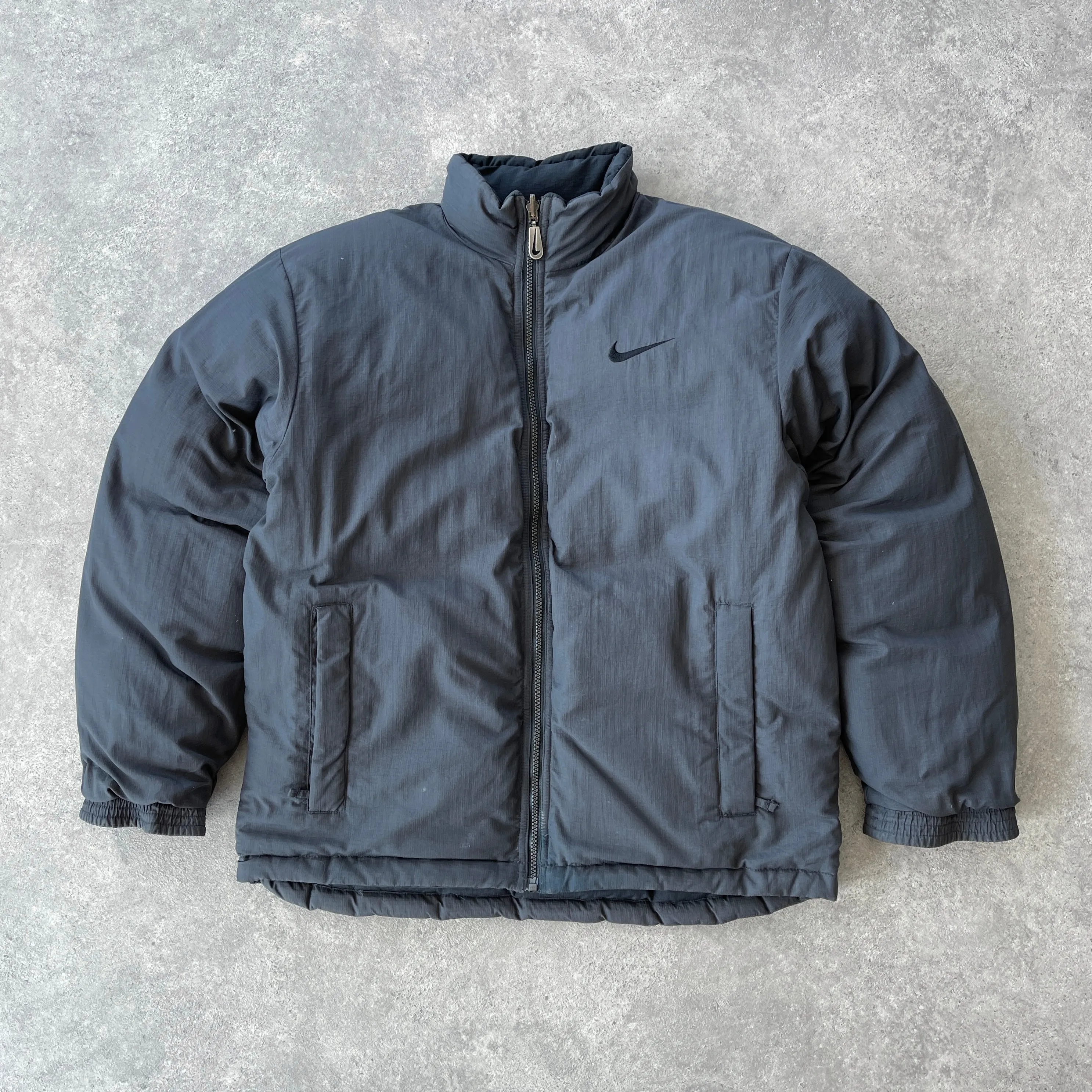 Nike 1990s reversible down fill spellout puffer jacket (M)