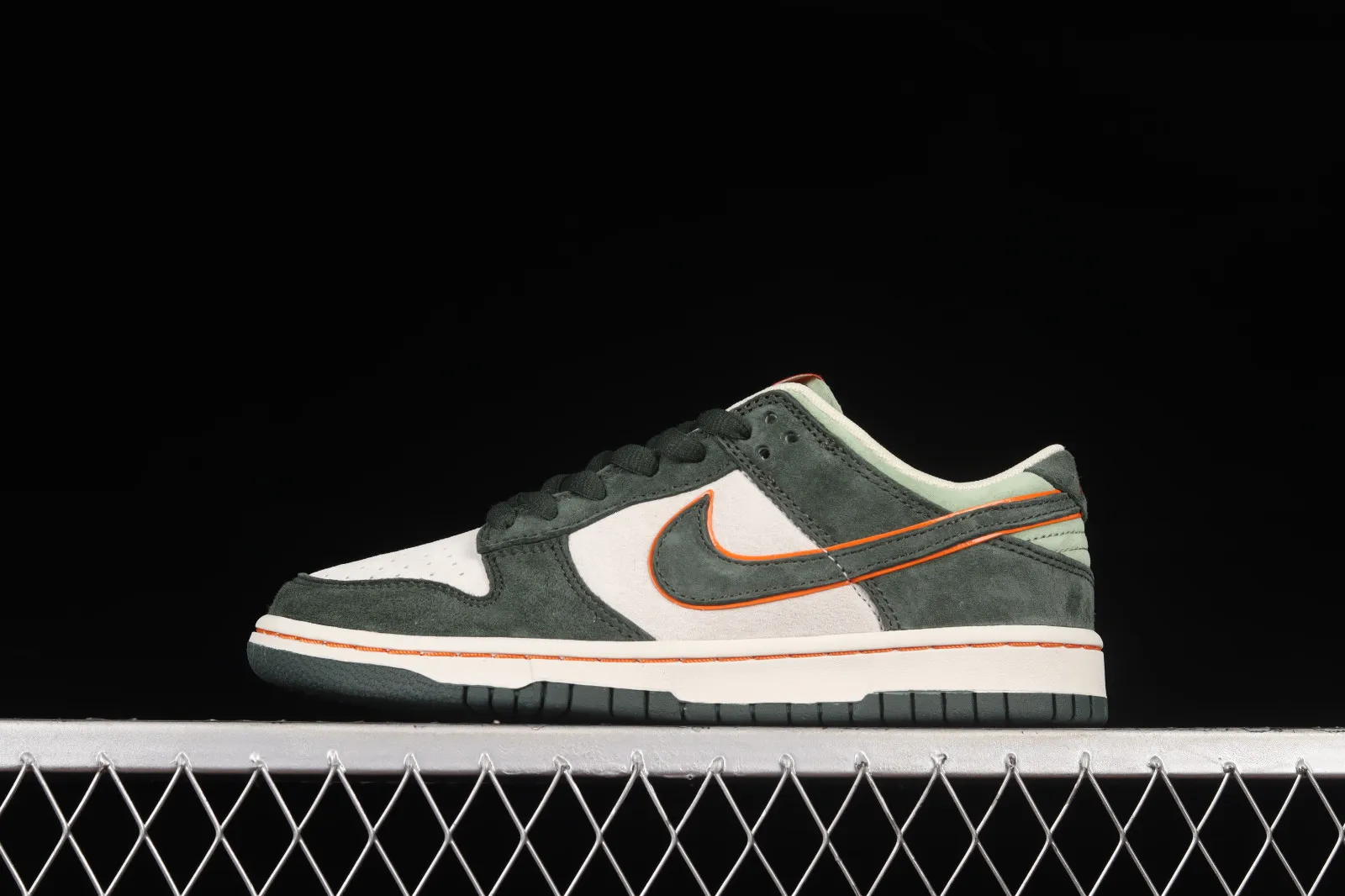 Otomo Katsuhiro x Nike SB Dunk Low Steamboy OST Green Orange LF0039-007