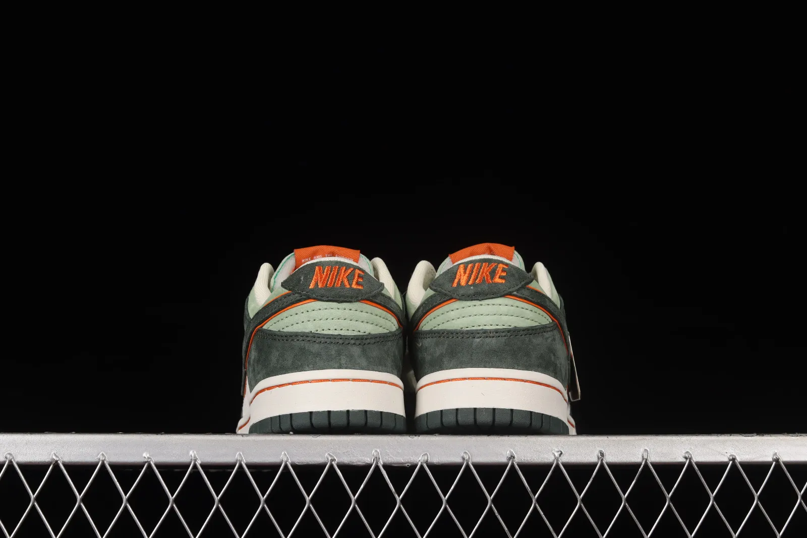 Otomo Katsuhiro x Nike SB Dunk Low Steamboy OST Green Orange LF0039-007