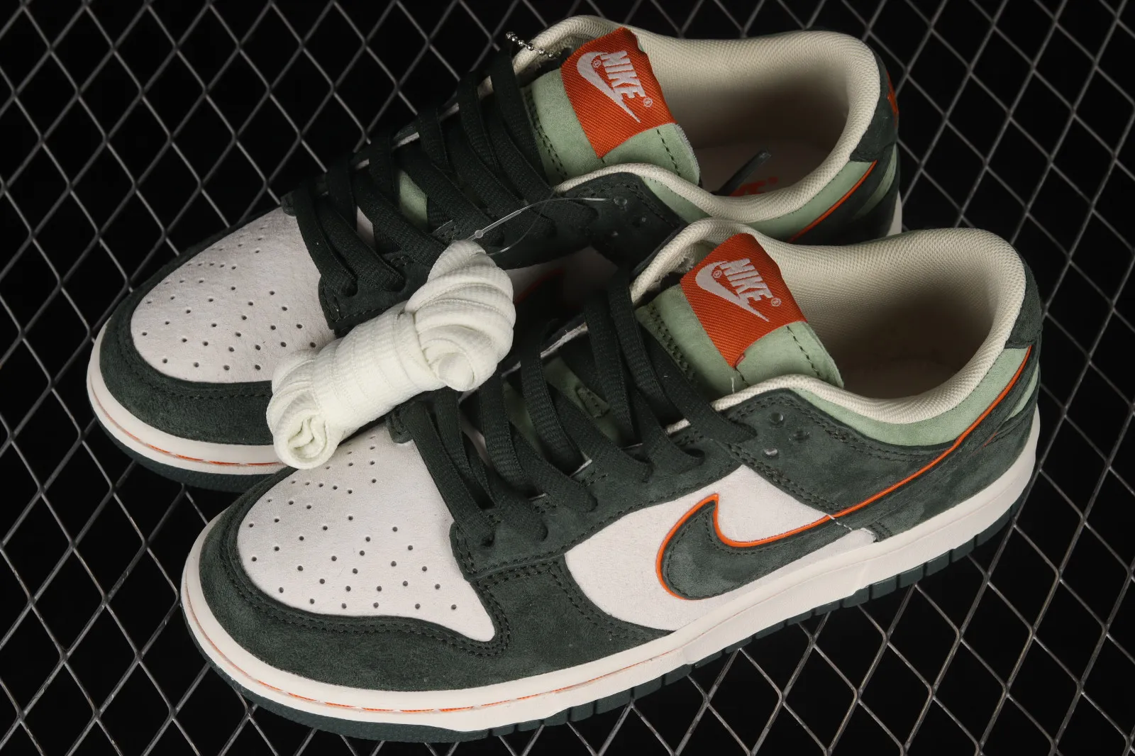 Otomo Katsuhiro x Nike SB Dunk Low Steamboy OST Green Orange LF0039-007