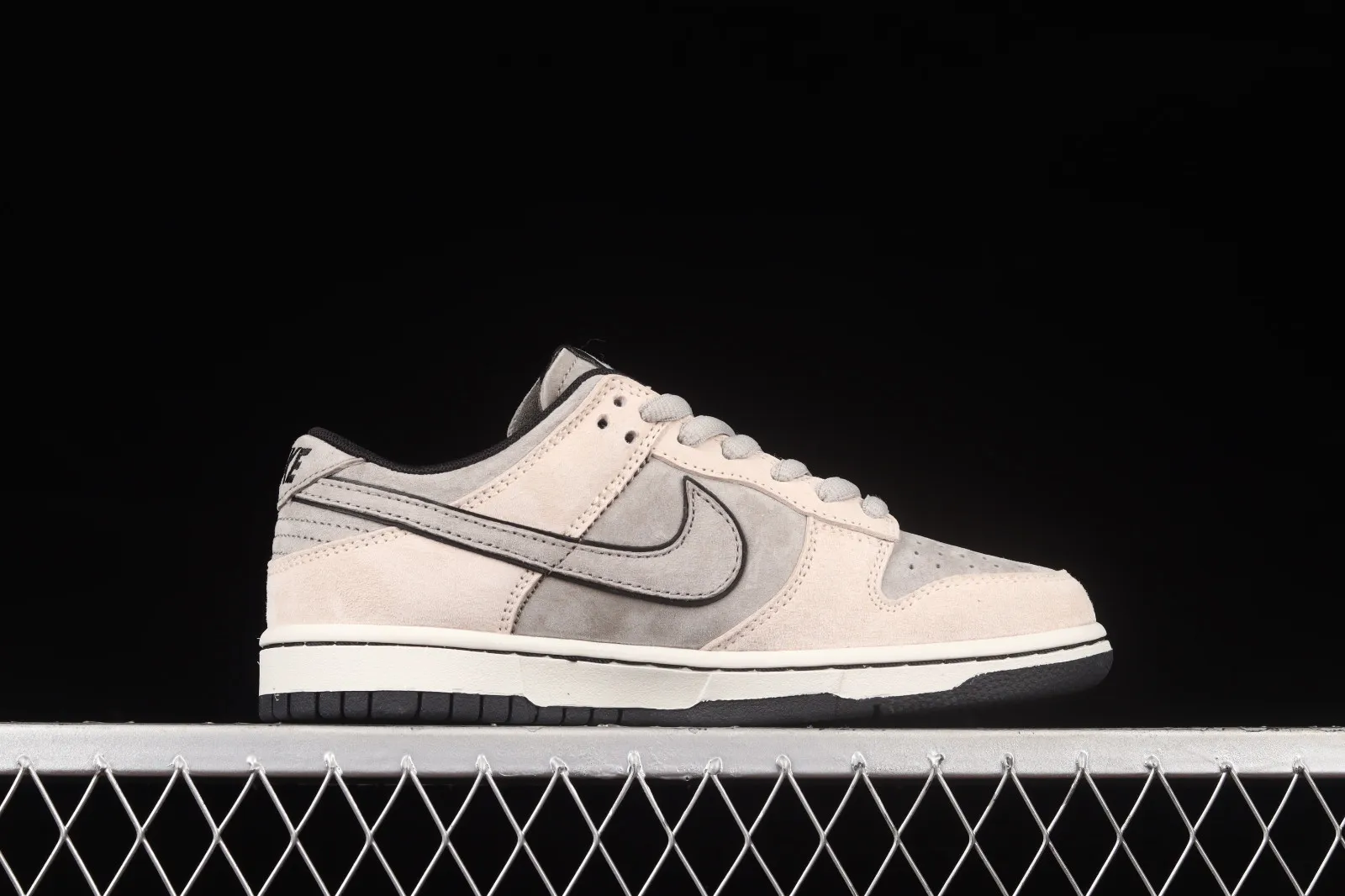 Otomo Katsuhiro x Nike SB Dunk Low Steamboy OST White Black LF0039-006