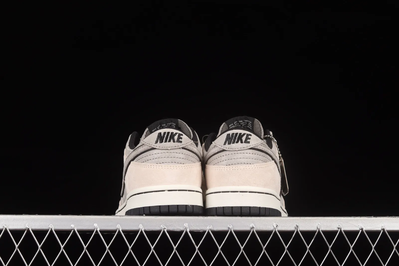 Otomo Katsuhiro x Nike SB Dunk Low Steamboy OST White Black LF0039-006